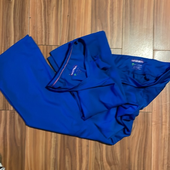 Purple label scrubs excellent condition size extra small set by healing hands - Picture 6 of 6